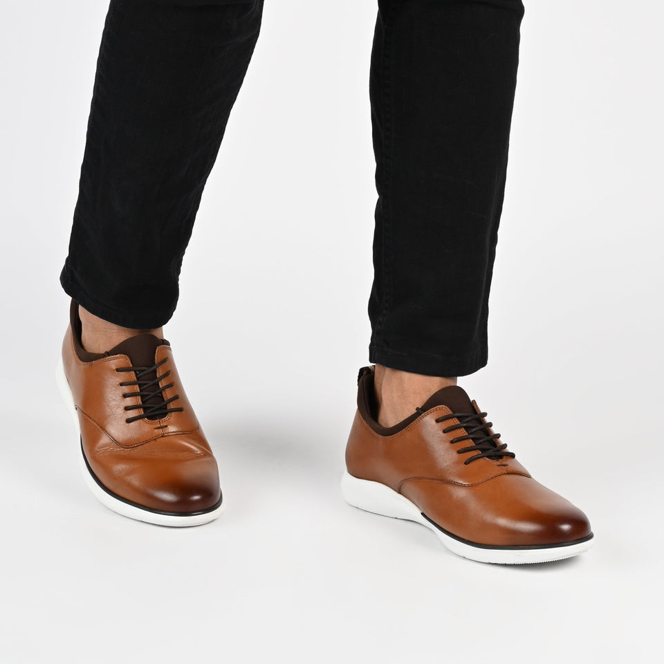 Thomas & Vine Hyde Hybrid Dress Shoe — US 9 — Size black — Width Regular — Lifestyle View
