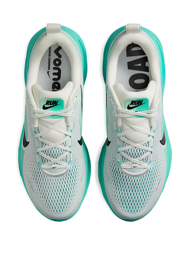 Nike Vomero 18 Low-Top Sneakers