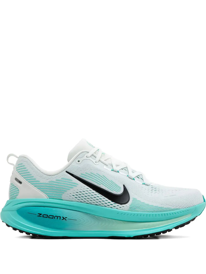 Nike Vomero 18 Low-Top Sneakers