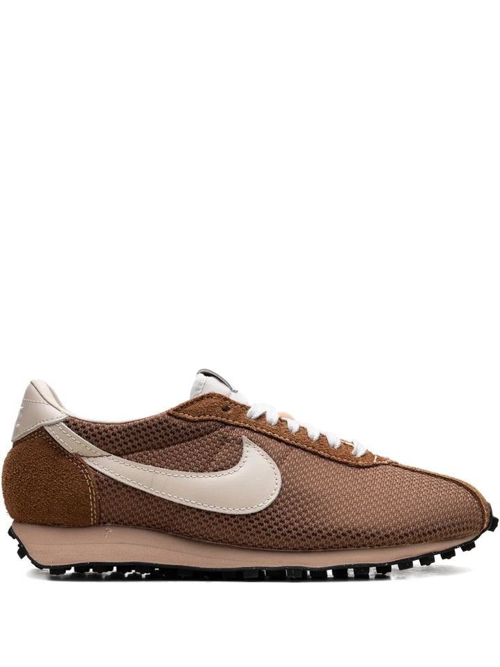 Nike Lace-Up Logo-Detail