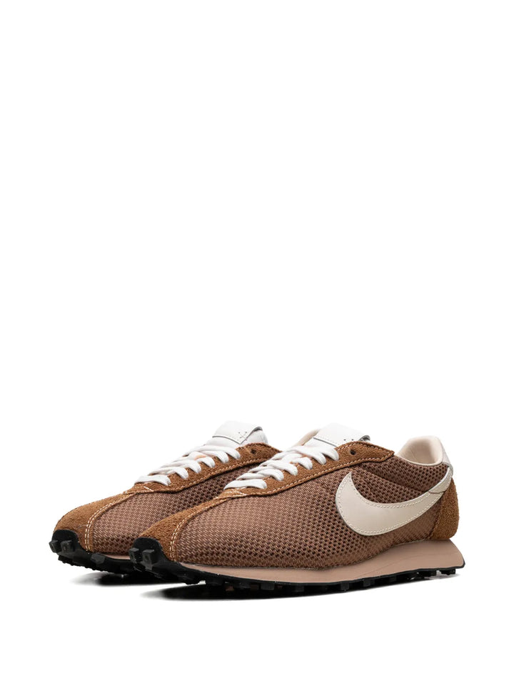 Nike Lace-Up Logo-Detail