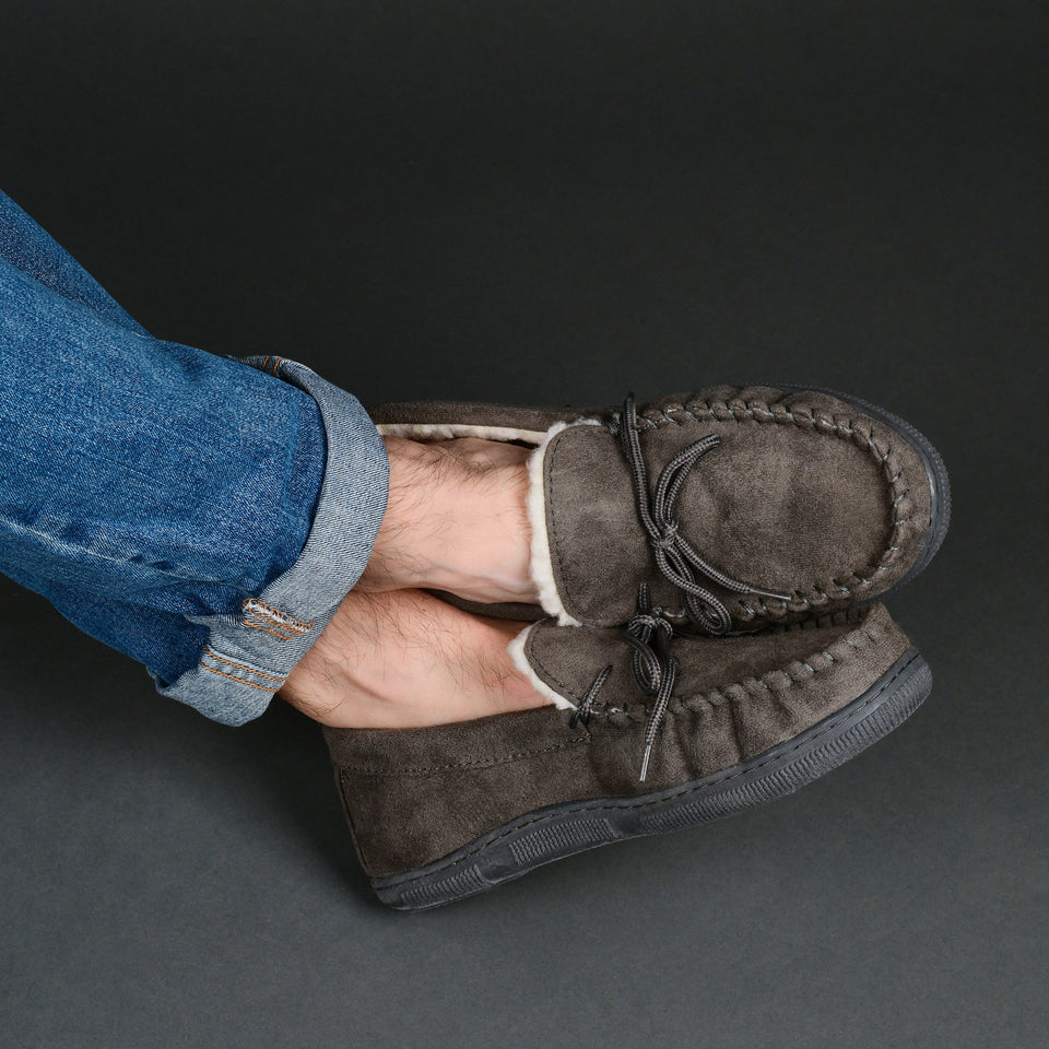 Vance Co Men's Moccasin Slipper — US 12 — Size hickory — Detail View