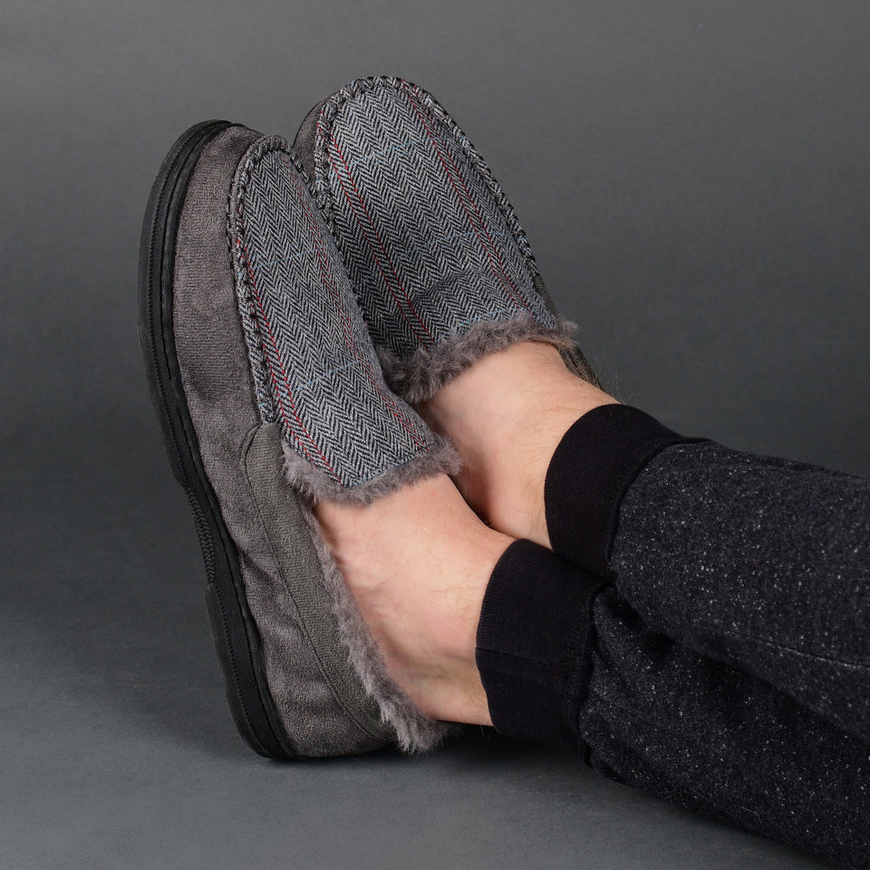 Vance Co. Winston Moccasin Slippers — US 9 — Size grey — Detail View