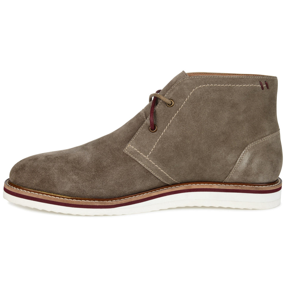 Thomas & Vine Keegan Wide Width Plain Toe Chukka Boot — US 11.5 — Size taupe — Width Wide — Side View